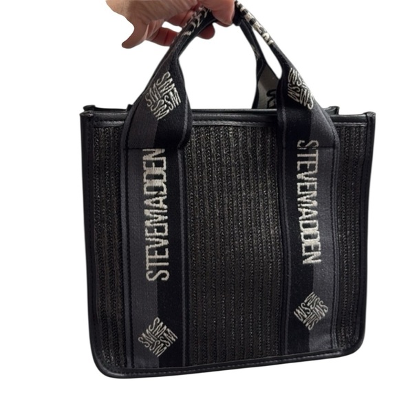 NWOT Steve Madden Black BWEBBER Tote / Crossbody Bag Guitar style Clip - Picture 3 of 3